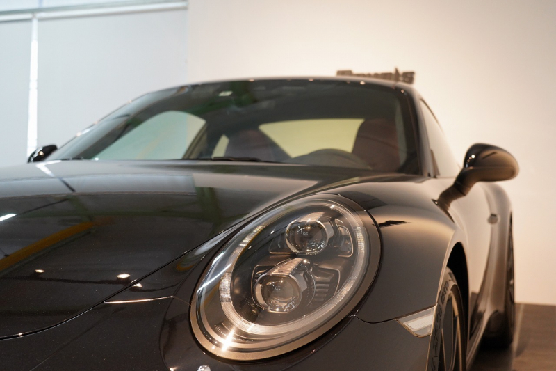 ポルシェ 911(Type991.2) Carrera PDK 左H スポクロ スポエグ Fリフト サンルーフ LEDヘッド BOSEサウンド ジェットブラック 中古車 中古車