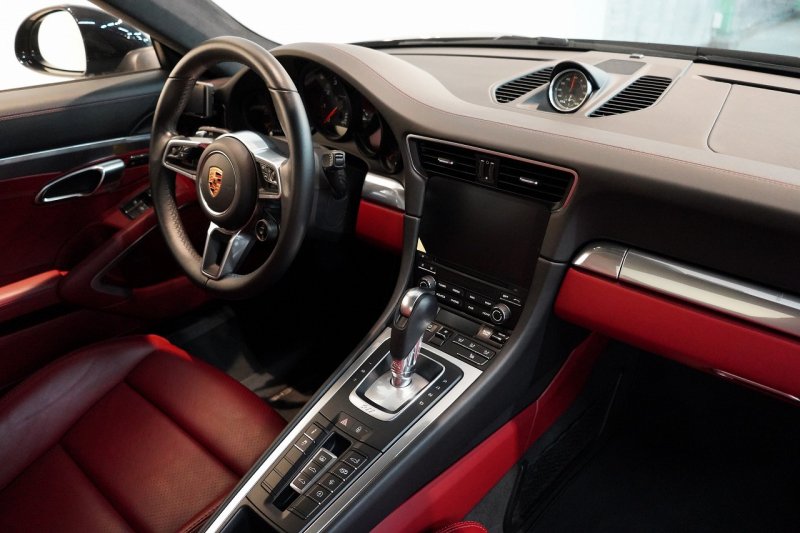 ポルシェ 911(Type991.2) Carrera PDK 左H スポクロ スポエグ Fリフト サンルーフ LEDヘッド BOSEサウンド ジェットブラック 中古車 中古車