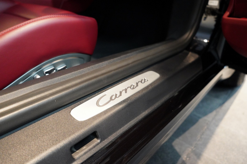 ポルシェ 911(Type991.2) Carrera PDK 左H スポクロ スポエグ Fリフト サンルーフ LEDヘッド BOSEサウンド ジェットブラック 中古車 中古車