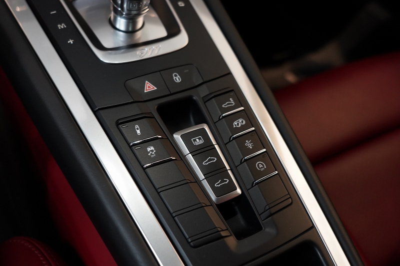 ポルシェ 911(Type991.2) Carrera PDK 左H スポクロ スポエグ Fリフト サンルーフ LEDヘッド BOSEサウンド ジェットブラック 中古車 中古車