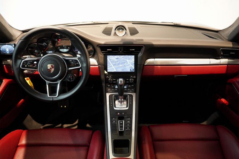 ポルシェ 911(Type991.2) Carrera PDK 左H スポクロ スポエグ Fリフト サンルーフ LEDヘッド BOSEサウンド ジェットブラック 中古車 中古車