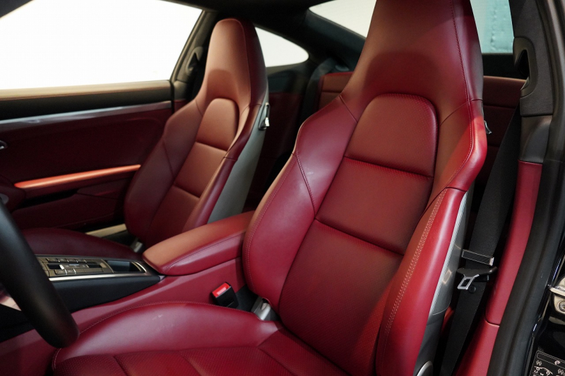 ポルシェ 911(Type991.2) Carrera PDK 左H スポクロ スポエグ Fリフト サンルーフ LEDヘッド BOSEサウンド ジェットブラック 中古車 中古車