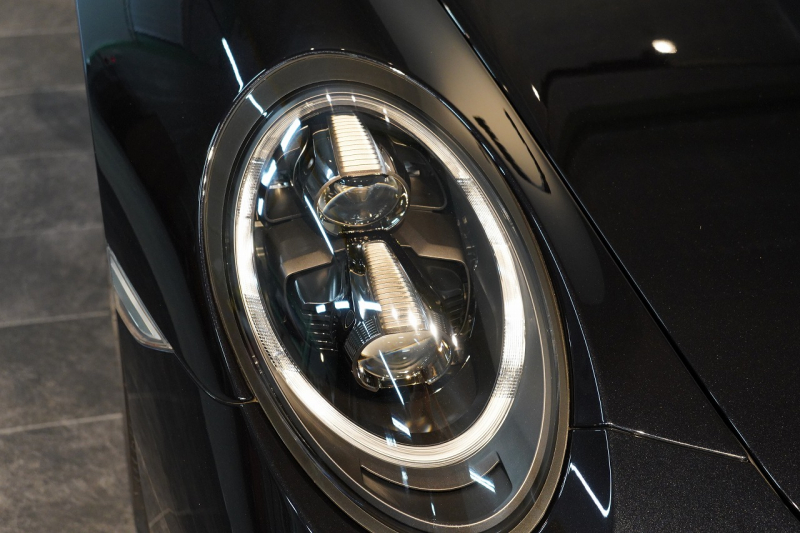 ポルシェ 911(Type991.2) Carrera PDK 左H スポクロ スポエグ Fリフト サンルーフ LEDヘッド BOSEサウンド ジェットブラック 中古車 中古車