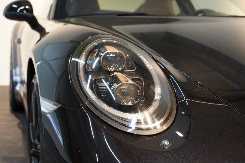 ポルシェ 911(Type991.2) Carrera PDK 左H スポクロ スポエグ Fリフト サンルーフ LEDヘッド BOSEサウンド ジェットブラック 中古車 中古車