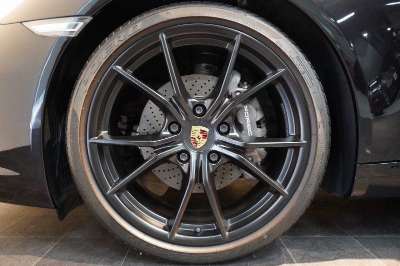 ポルシェ 911(Type991.2) Carrera PDK 左H スポクロ スポエグ Fリフト サンルーフ LEDヘッド BOSEサウンド ジェットブラック 中古車 中古車