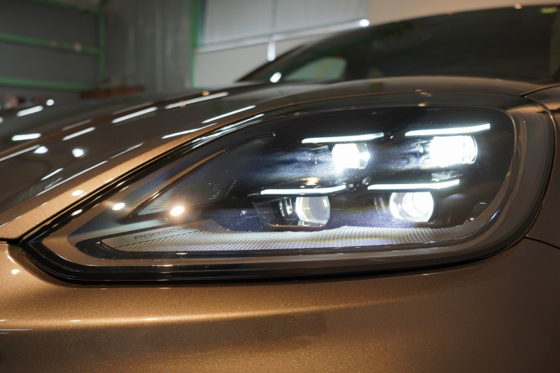 ポルシェ カイエンクーペ Turbo E-Hybrid Coupe with GT Package  PDCC ブルメスター リアアクスル OP307 中古車 中古車