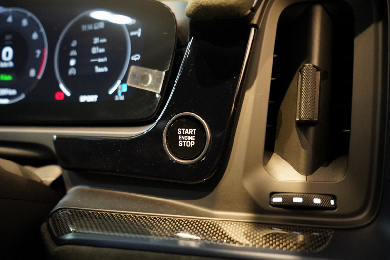 ポルシェ カイエンクーペ Turbo E-Hybrid Coupe with GT Package  PDCC ブルメスター リアアクスル OP307 中古車 中古車