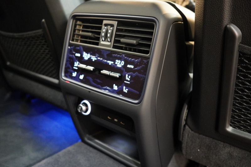 ポルシェ カイエンクーペ Turbo E-Hybrid Coupe with GT Package  PDCC ブルメスター リアアクスル OP307 中古車 中古車