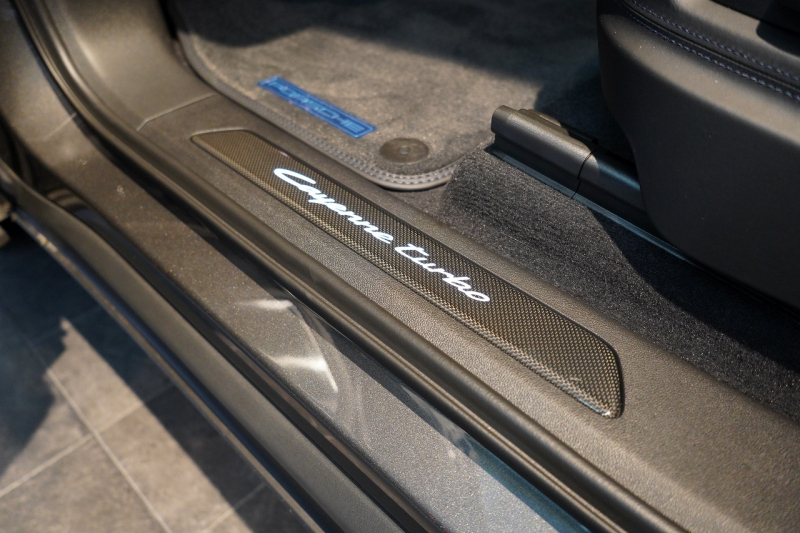 ポルシェ カイエンクーペ Turbo E-Hybrid Coupe with GT Package  PDCC ブルメスター リアアクスル OP307 中古車 中古車