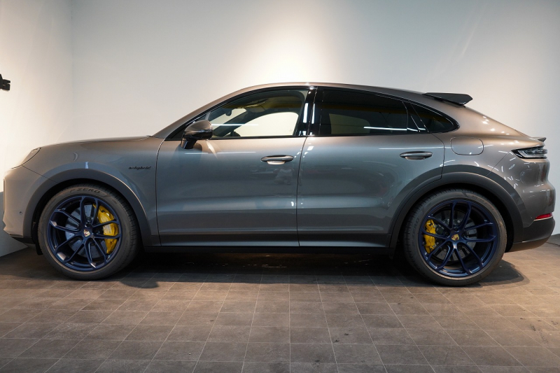 ポルシェ カイエンクーペ Turbo E-Hybrid Coupe with GT Package  PDCC ブルメスター リアアクスル OP307 中古車 中古車