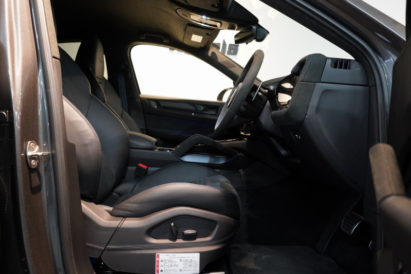 ポルシェ カイエンクーペ Turbo E-Hybrid Coupe with GT Package  PDCC ブルメスター リアアクスル OP307 中古車 中古車