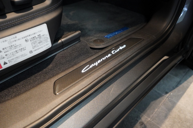 ポルシェ カイエンクーペ Turbo E-Hybrid Coupe with GT Package  PDCC ブルメスター リアアクスル OP307 中古車 中古車