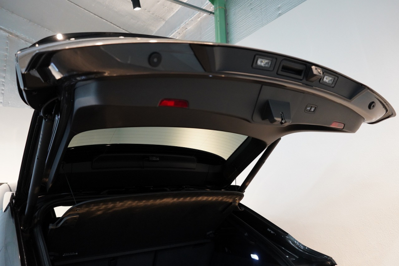 ポルシェ カイエンクーペ Turbo E-Hybrid Coupe with GT Package  PDCC ブルメスター リアアクスル OP307 中古車 中古車