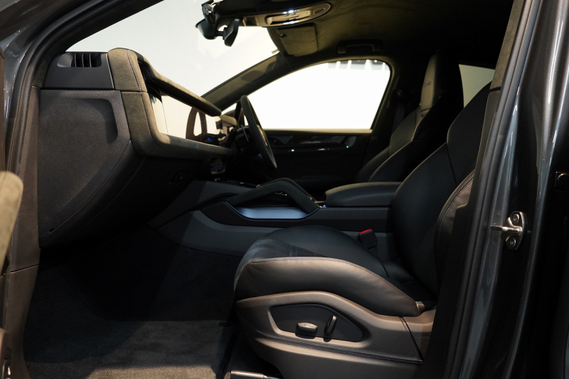 ポルシェ カイエンクーペ Turbo E-Hybrid Coupe with GT Package  PDCC ブルメスター リアアクスル OP307 中古車 中古車