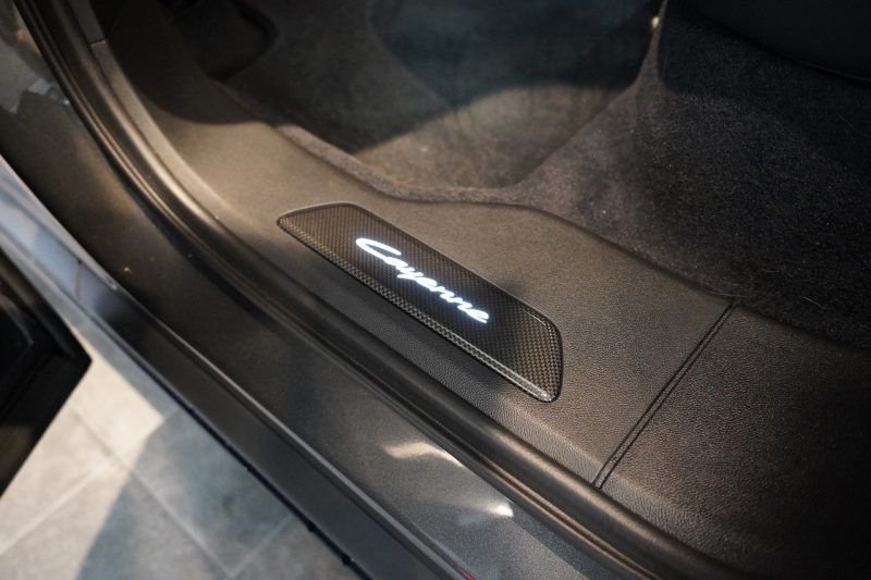 ポルシェ カイエンクーペ Turbo E-Hybrid Coupe with GT Package  PDCC ブルメスター リアアクスル OP307 中古車 中古車