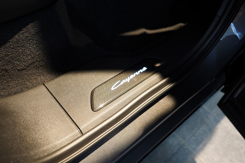 ポルシェ カイエンクーペ Turbo E-Hybrid Coupe with GT Package  PDCC ブルメスター リアアクスル OP307 中古車 中古車