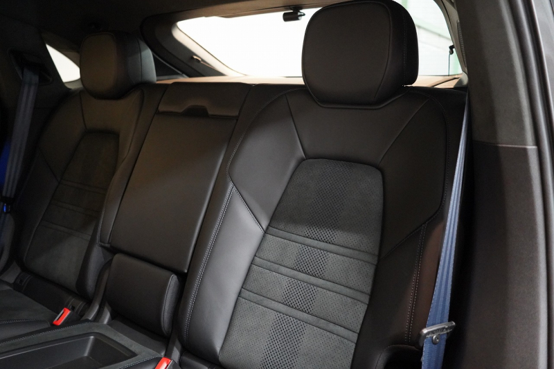 ポルシェ カイエンクーペ Turbo E-Hybrid Coupe with GT Package  PDCC ブルメスター リアアクスル OP307 中古車 中古車