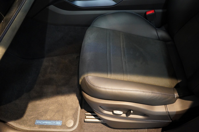 ポルシェ カイエンクーペ Turbo E-Hybrid Coupe with GT Package  PDCC ブルメスター リアアクスル OP307 中古車 中古車