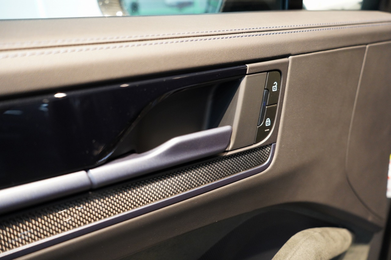 ポルシェ カイエンクーペ Turbo E-Hybrid Coupe with GT Package  PDCC ブルメスター リアアクスル OP307 中古車 中古車