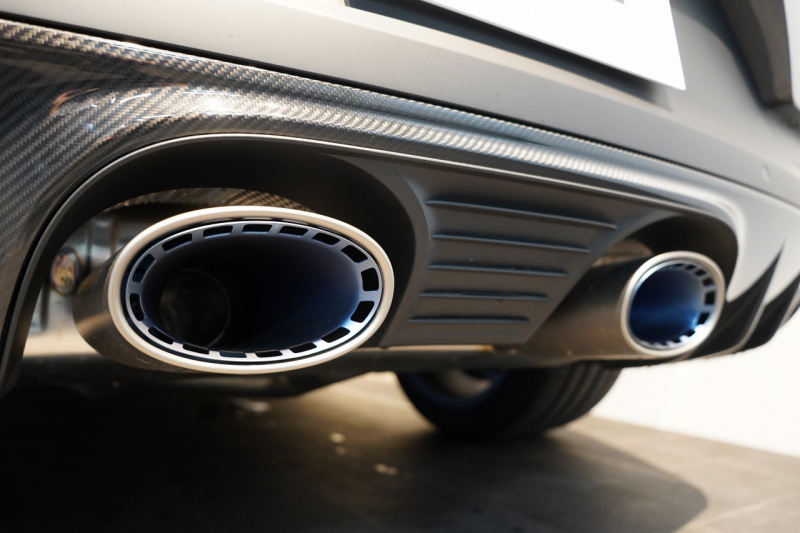 ポルシェ カイエンクーペ Turbo E-Hybrid Coupe with GT Package  PDCC ブルメスター リアアクスル OP307 中古車 中古車