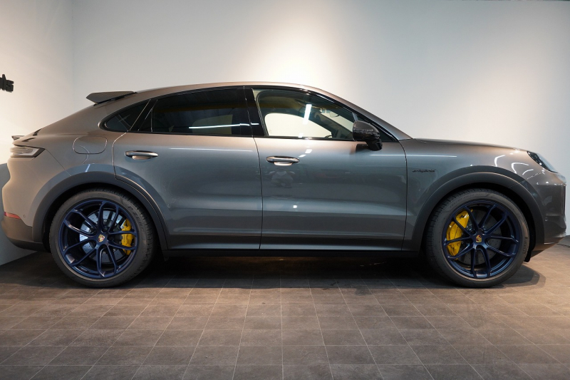 ポルシェ カイエンクーペ Turbo E-Hybrid Coupe with GT Package  PDCC ブルメスター リアアクスル OP307 中古車 中古車