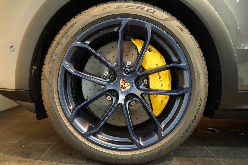 ポルシェ カイエンクーペ Turbo E-Hybrid Coupe with GT Package  PDCC ブルメスター リアアクスル OP307 中古車 中古車