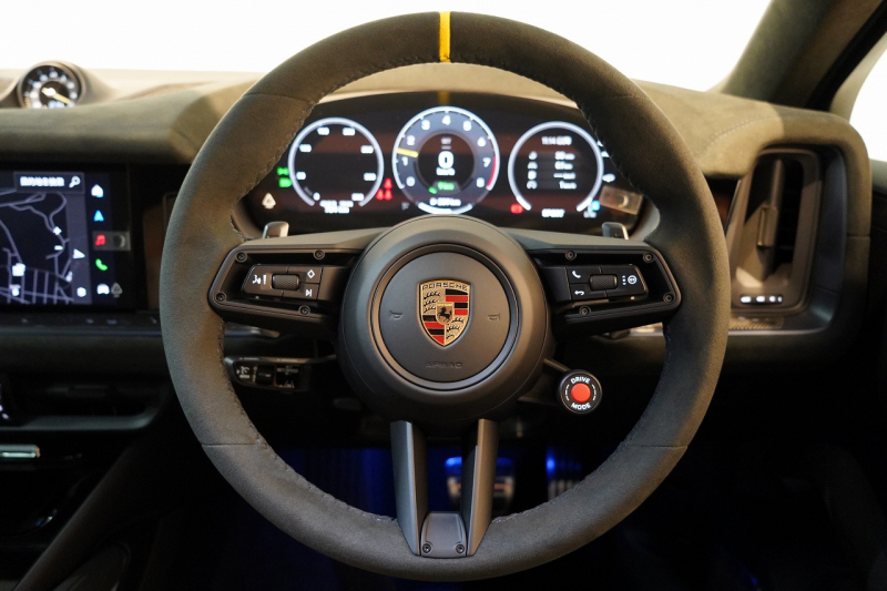 ポルシェ カイエンクーペ Turbo E-Hybrid Coupe with GT Package  PDCC ブルメスター リアアクスル OP307 中古車 中古車