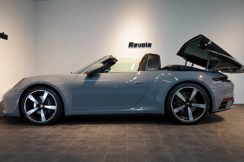 ポルシェ 911(Type992) Targa 4 PDK 左H OP623 ワンオーナー ヘリテージデザインPKG スポクロ スポエグ Fリフト 中古車 中古車