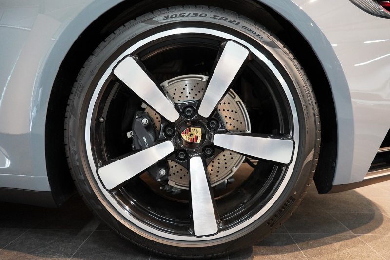 ポルシェ 911(Type992) Targa 4 PDK 左H OP623 ワンオーナー ヘリテージデザインPKG スポクロ スポエグ Fリフト 中古車 中古車