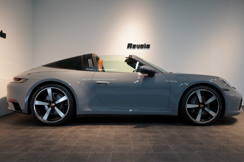 ポルシェ 911(Type992) Targa 4 PDK 左H OP623 ワンオーナー ヘリテージデザインPKG スポクロ スポエグ Fリフト 中古車 中古車