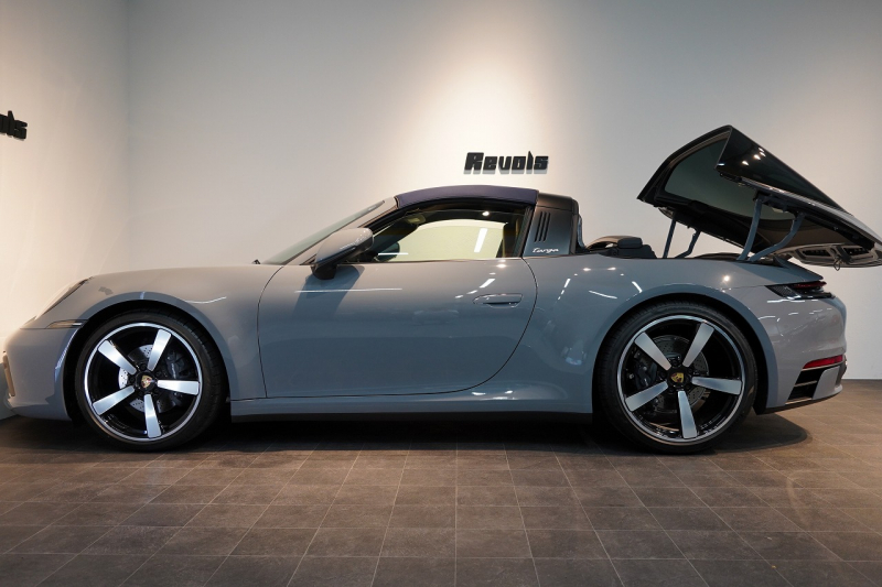 ポルシェ 911(Type992) Targa 4 PDK 左H OP623 ワンオーナー ヘリテージデザインPKG スポクロ スポエグ Fリフト 中古車 中古車