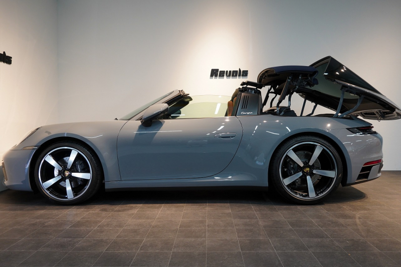 ポルシェ 911(Type992) Targa 4 PDK 左H OP623 ワンオーナー ヘリテージデザインPKG スポクロ スポエグ Fリフト 中古車 中古車