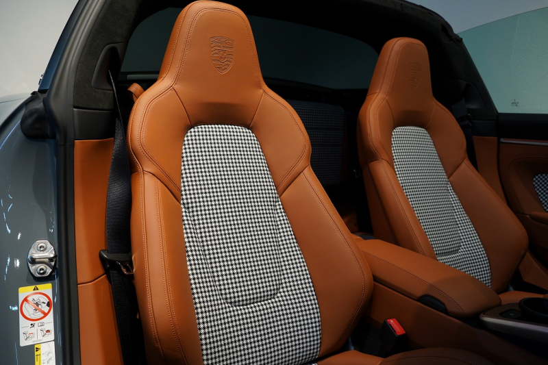 ポルシェ 911(Type992) Targa 4 PDK 左H OP623 ワンオーナー ヘリテージデザインPKG スポクロ スポエグ Fリフト 中古車 中古車