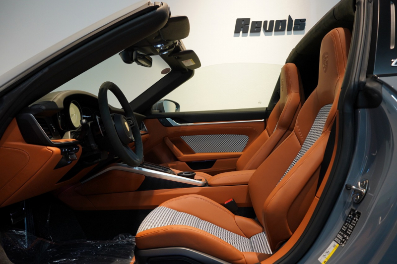 ポルシェ 911(Type992) Targa 4 PDK 左H OP623 ワンオーナー ヘリテージデザインPKG スポクロ スポエグ Fリフト 中古車 中古車