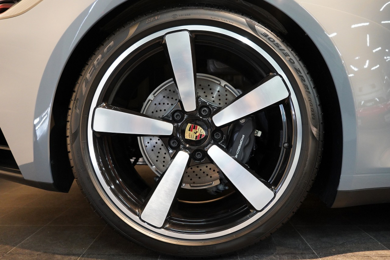 ポルシェ 911(Type992) Targa 4 PDK 左H OP623 ワンオーナー ヘリテージデザインPKG スポクロ スポエグ Fリフト 中古車 中古車