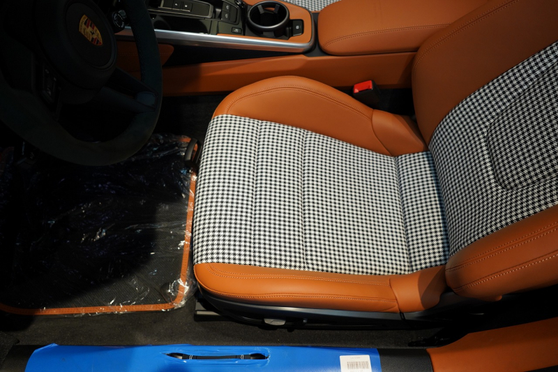 ポルシェ 911(Type992) Targa 4 PDK 左H OP623 ワンオーナー ヘリテージデザインPKG スポクロ スポエグ Fリフト 中古車 中古車