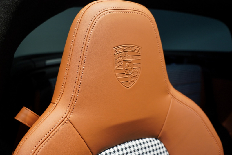 ポルシェ 911(Type992) Targa 4 PDK 左H OP623 ワンオーナー ヘリテージデザインPKG スポクロ スポエグ Fリフト 中古車 中古車