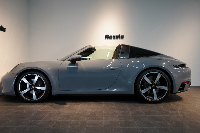 ポルシェ 911(Type992) Targa 4 PDK 左H OP623 ワンオーナー ヘリテージデザインPKG スポクロ スポエグ Fリフト 中古車 中古車