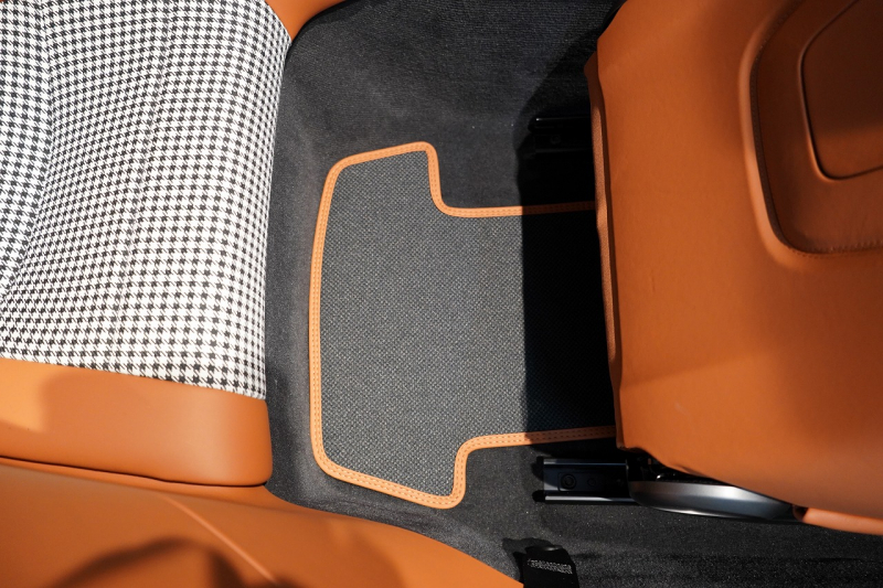 ポルシェ 911(Type992) Targa 4 PDK 左H OP623 ワンオーナー ヘリテージデザインPKG スポクロ スポエグ Fリフト 中古車 中古車