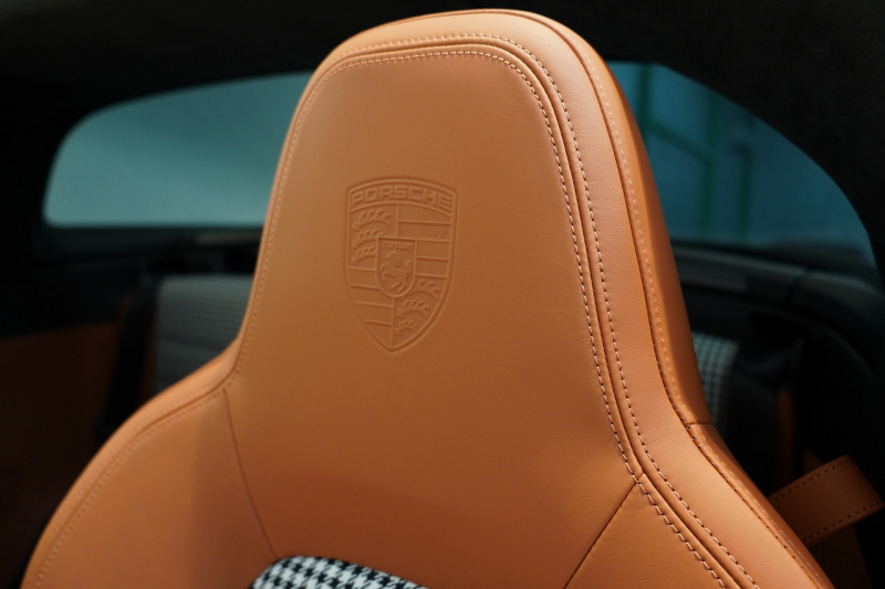 ポルシェ 911(Type992) Targa 4 PDK 左H OP623 ワンオーナー ヘリテージデザインPKG スポクロ スポエグ Fリフト 中古車 中古車