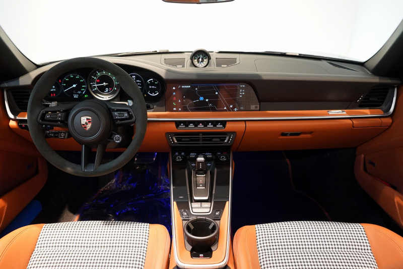 ポルシェ 911(Type992) Targa 4 PDK 左H OP623 ワンオーナー ヘリテージデザインPKG スポクロ スポエグ Fリフト 中古車 中古車