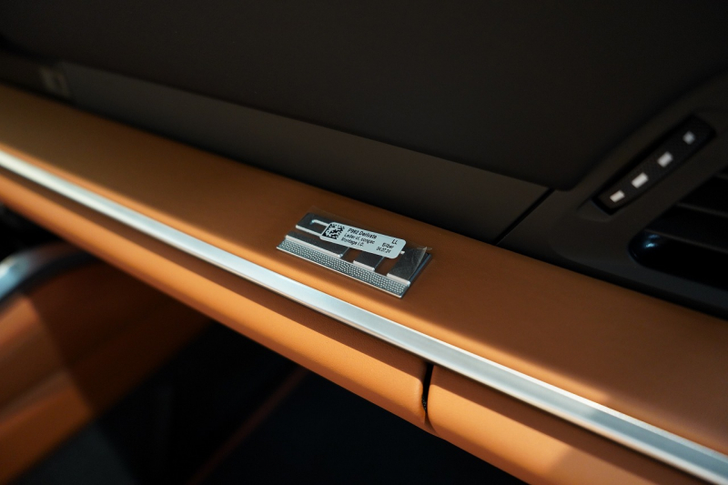 ポルシェ 911(Type992) Targa 4 PDK 左H OP623 ワンオーナー ヘリテージデザインPKG スポクロ スポエグ Fリフト 中古車 中古車