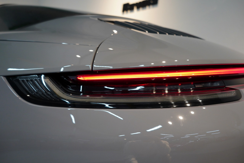 ポルシェ 911(Type992) Targa 4 PDK 左H OP623 ワンオーナー ヘリテージデザインPKG スポクロ スポエグ Fリフト 中古車 中古車