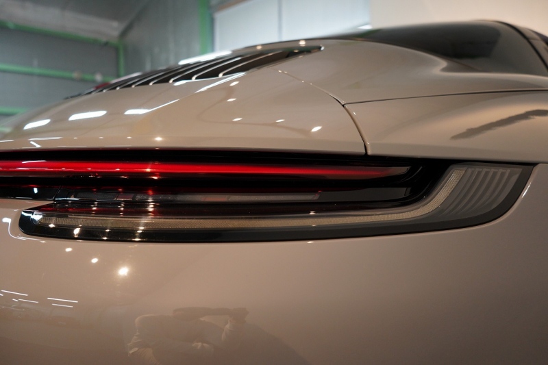 ポルシェ 911(Type992) Targa 4 PDK 左H OP623 ワンオーナー ヘリテージデザインPKG スポクロ スポエグ Fリフト 中古車 中古車