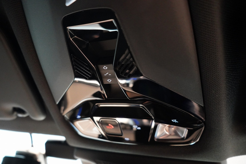 BMW X1 xDrive 20d M Sport ワンオーナー パノラマガラスサンルーフ 禁煙車 中古車 中古車