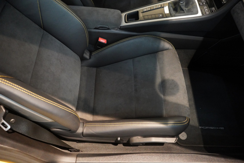 ポルシェ ケイマン(Type981) GT4 6MT 左H スポーツクロノ スポーツエグゾースト レザーインテリア/イエローステッチ 中古車 中古車