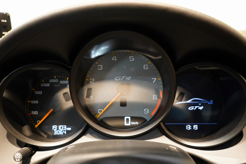 ポルシェ ケイマン(Type981) GT4 6MT 左H スポーツクロノ スポーツエグゾースト レザーインテリア/イエローステッチ 中古車 中古車