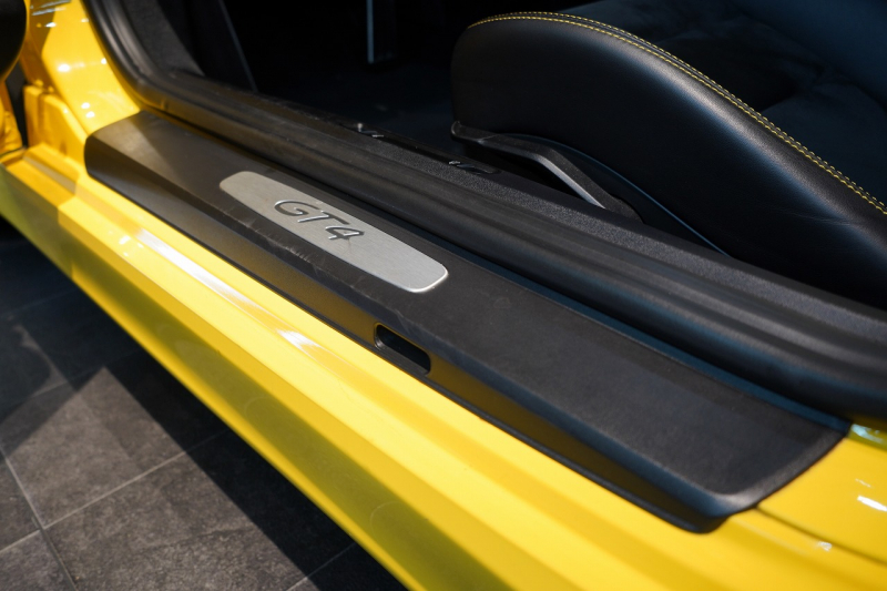 ポルシェ ケイマン(Type981) GT4 6MT 左H スポーツクロノ スポーツエグゾースト レザーインテリア/イエローステッチ 中古車 中古車