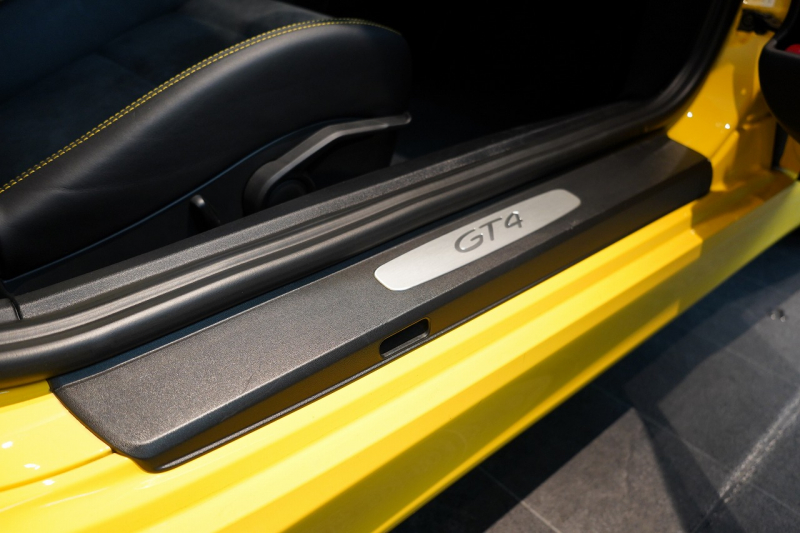 ポルシェ ケイマン(Type981) GT4 6MT 左H スポーツクロノ スポーツエグゾースト レザーインテリア/イエローステッチ 中古車 中古車