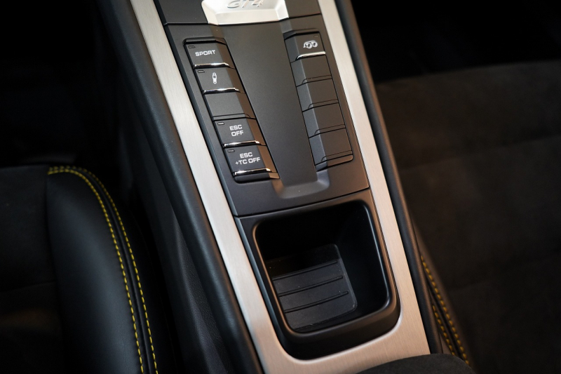 ポルシェ ケイマン(Type981) GT4 6MT 左H スポーツクロノ スポーツエグゾースト レザーインテリア/イエローステッチ 中古車 中古車